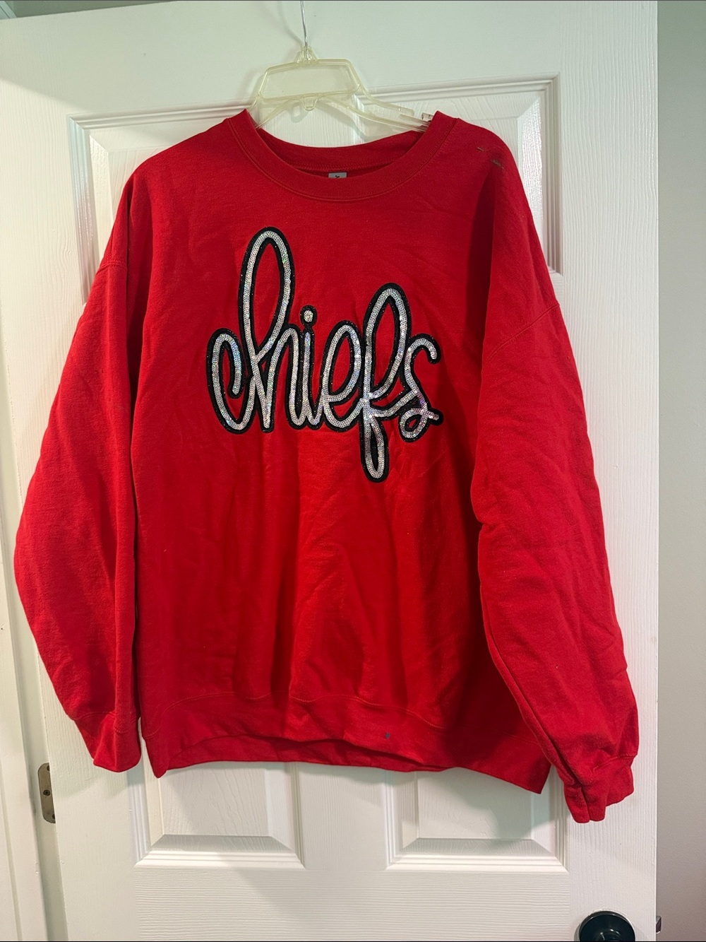 Gildan Red 'Chiefs' Graphic Crewneck Sweater